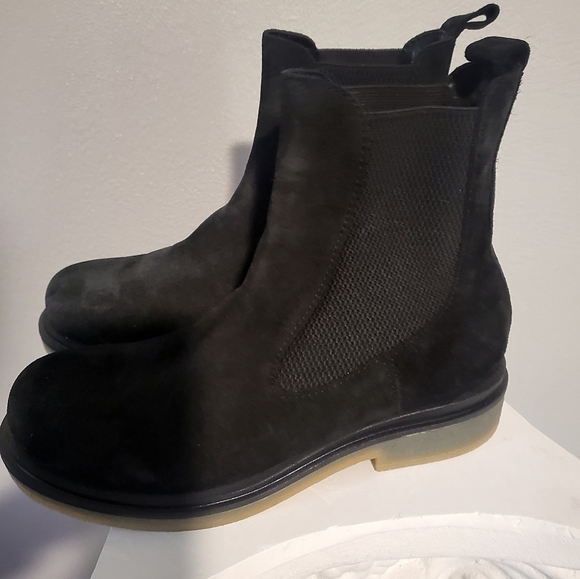 BUENO Chelsea Suede Ankle Boot - Picture 7 of 10